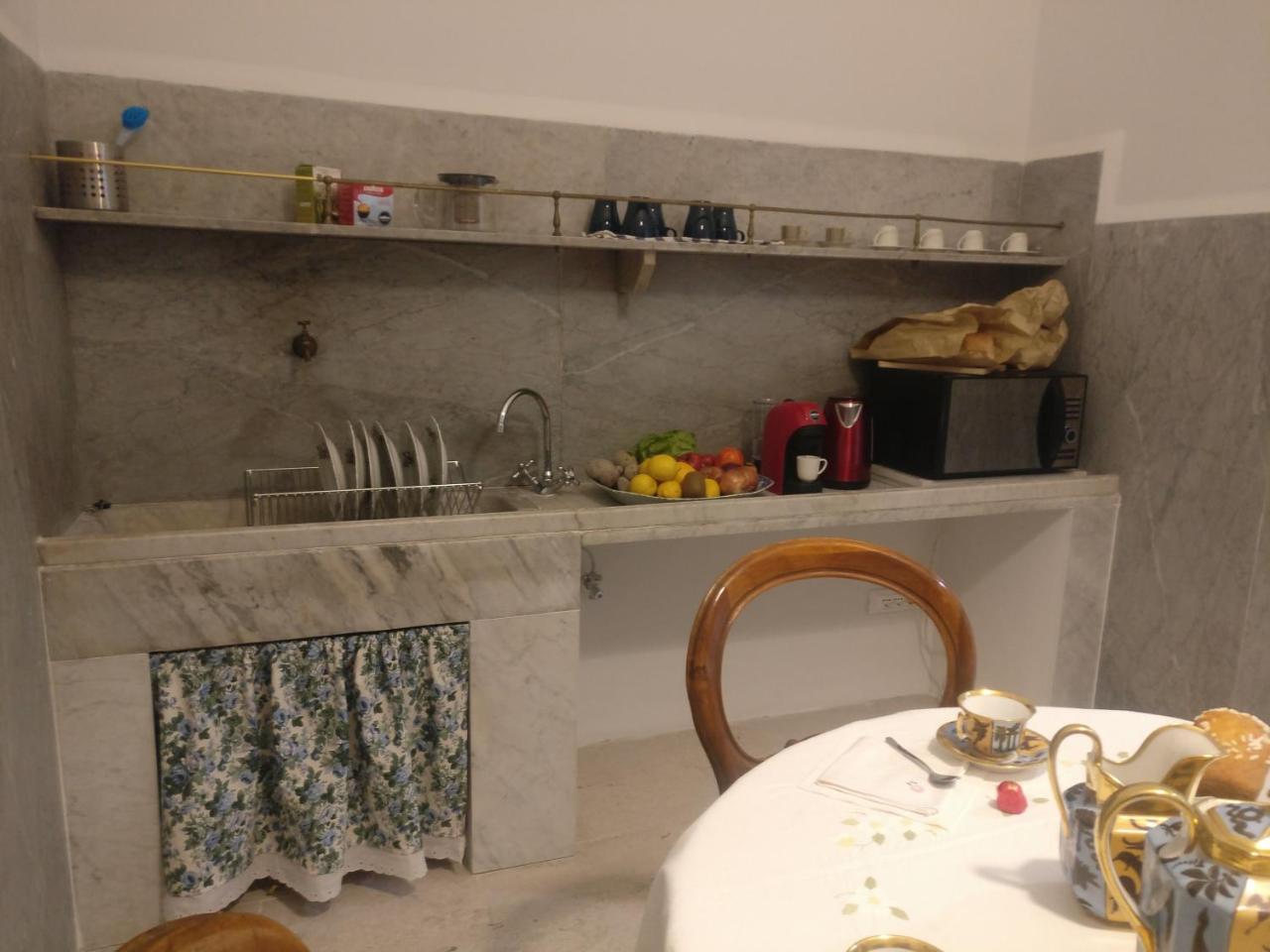 B&B "La Bottega D'Arte" Carrara Exterior photo